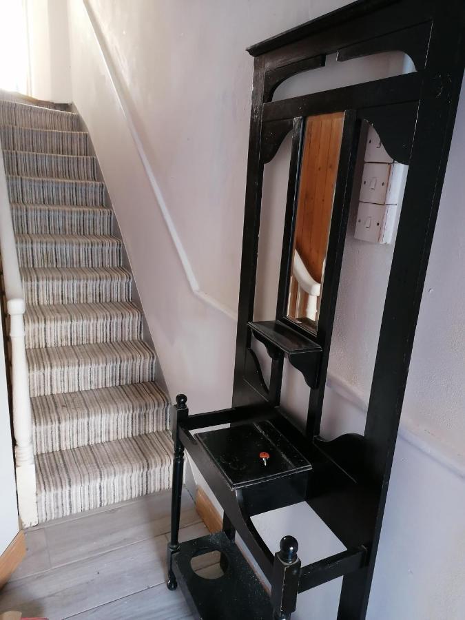 Ferguson'S Traditional Townhouse Dunkineely Exterior foto